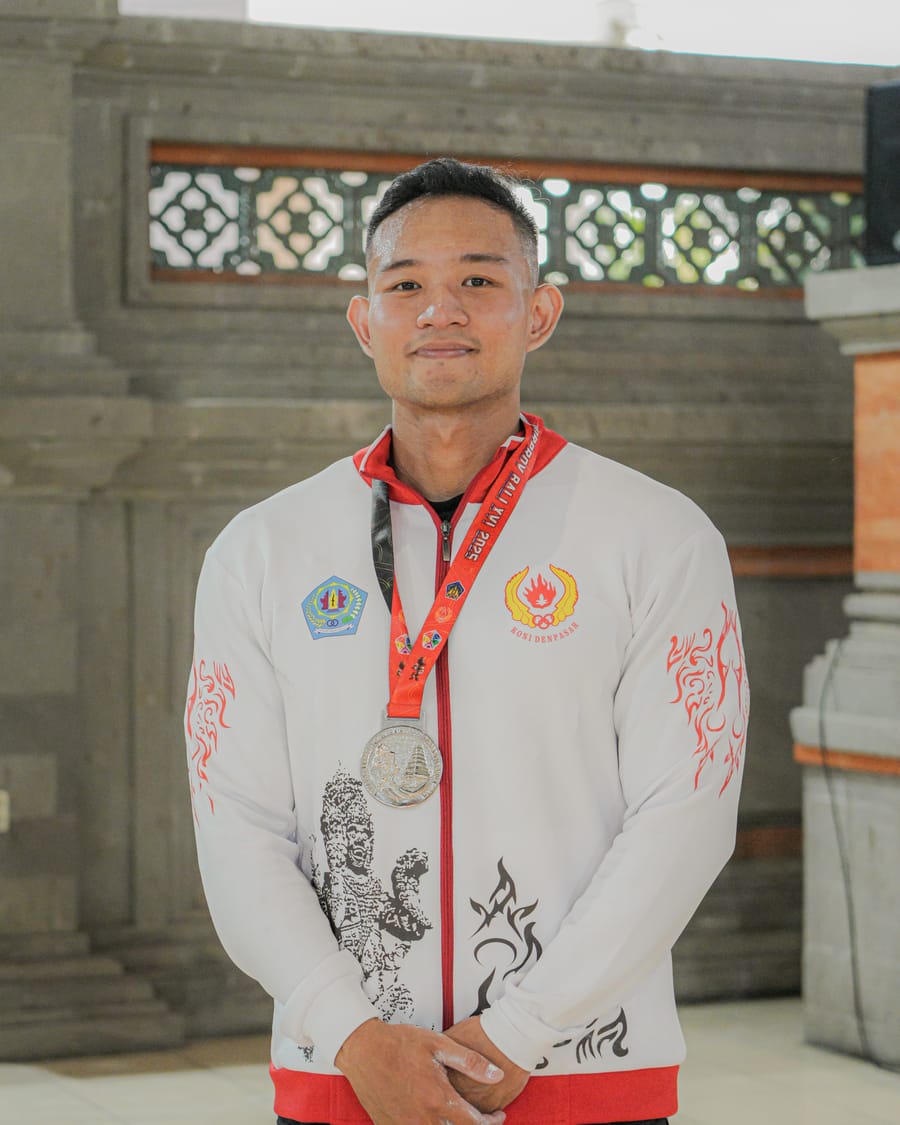 Jasson Thio wearing his Denpasar team jacket and PORPROV Bali medal